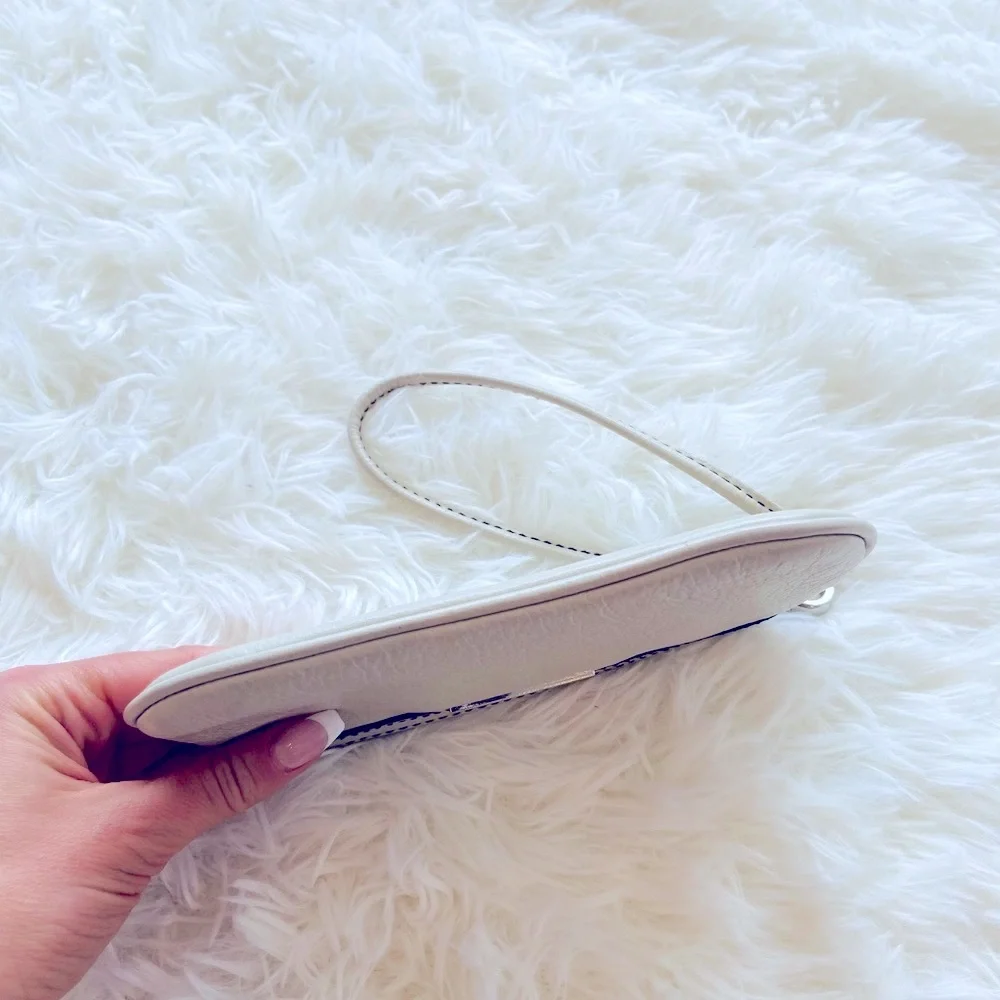 🤍 Calvin Klein Cream Wristlet Wallet